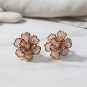 VTG 3D Pink Flower Statement Earrings Movable Petals Gold Tone